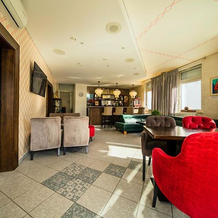 Hotel Maj Inn Моравске-Топлице Экстерьер фото