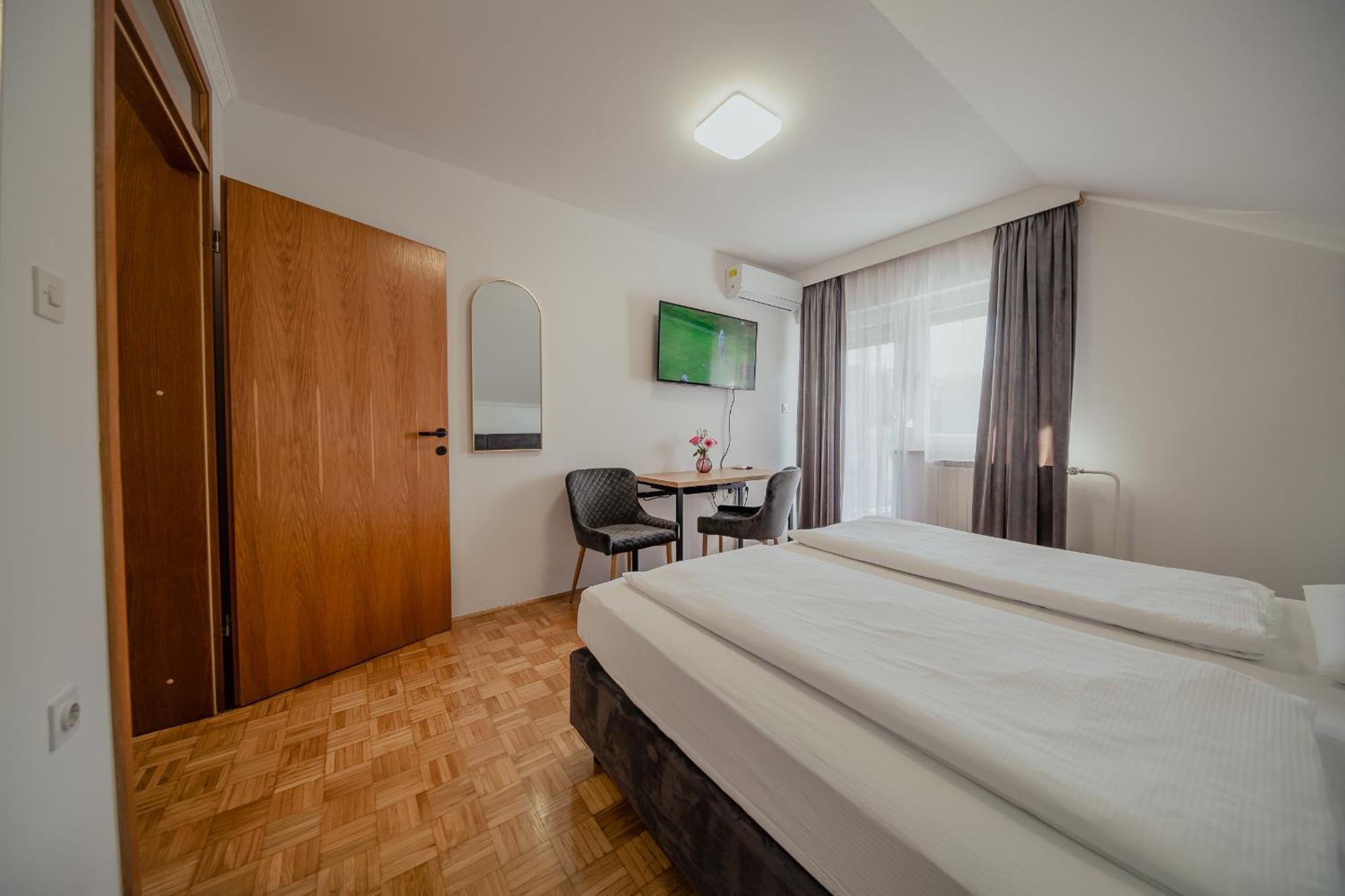 Hotel Maj Inn Моравске-Топлице Экстерьер фото