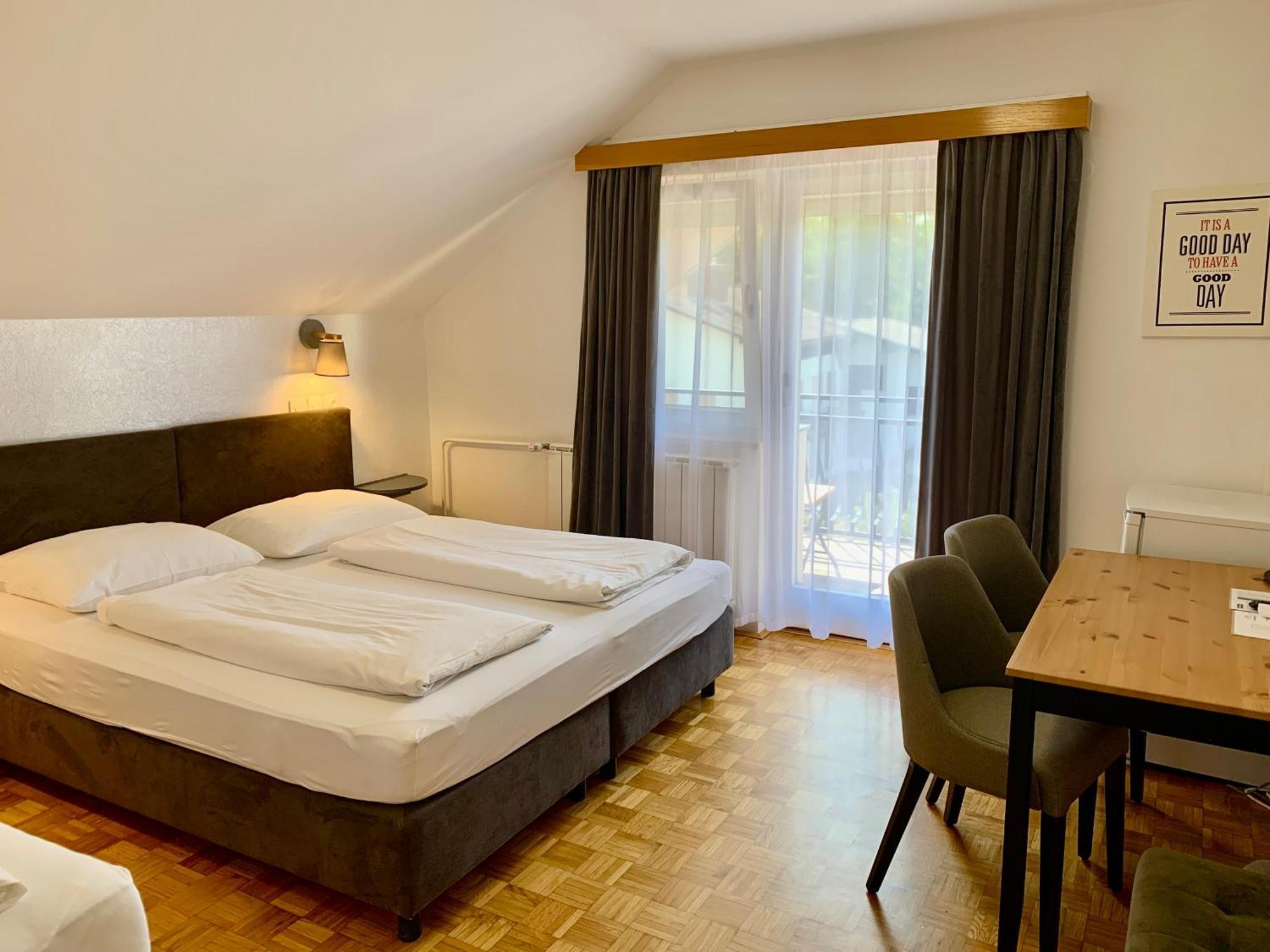 Hotel Maj Inn Моравске-Топлице Экстерьер фото